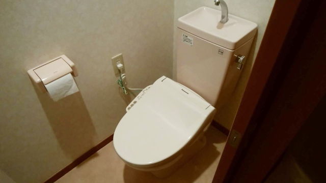 ウォシュレットとそうでない便座 値段の違いはどこにあるの 取り付けはdiyでok サードパーティ製で十分な理由 ポテポテの月イチ管釣り 毎日子育て